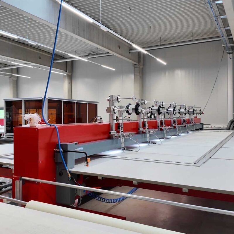 6-Kopf-Serienstickmaschine für große Projekte und Heizmatten - Embro GmbH